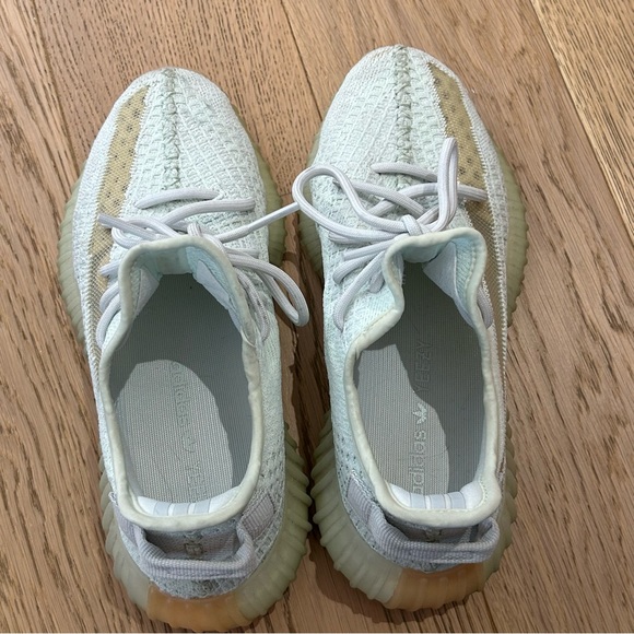 Yeezy Boost 350 v2 Hyperspace - Picture 11 of 13